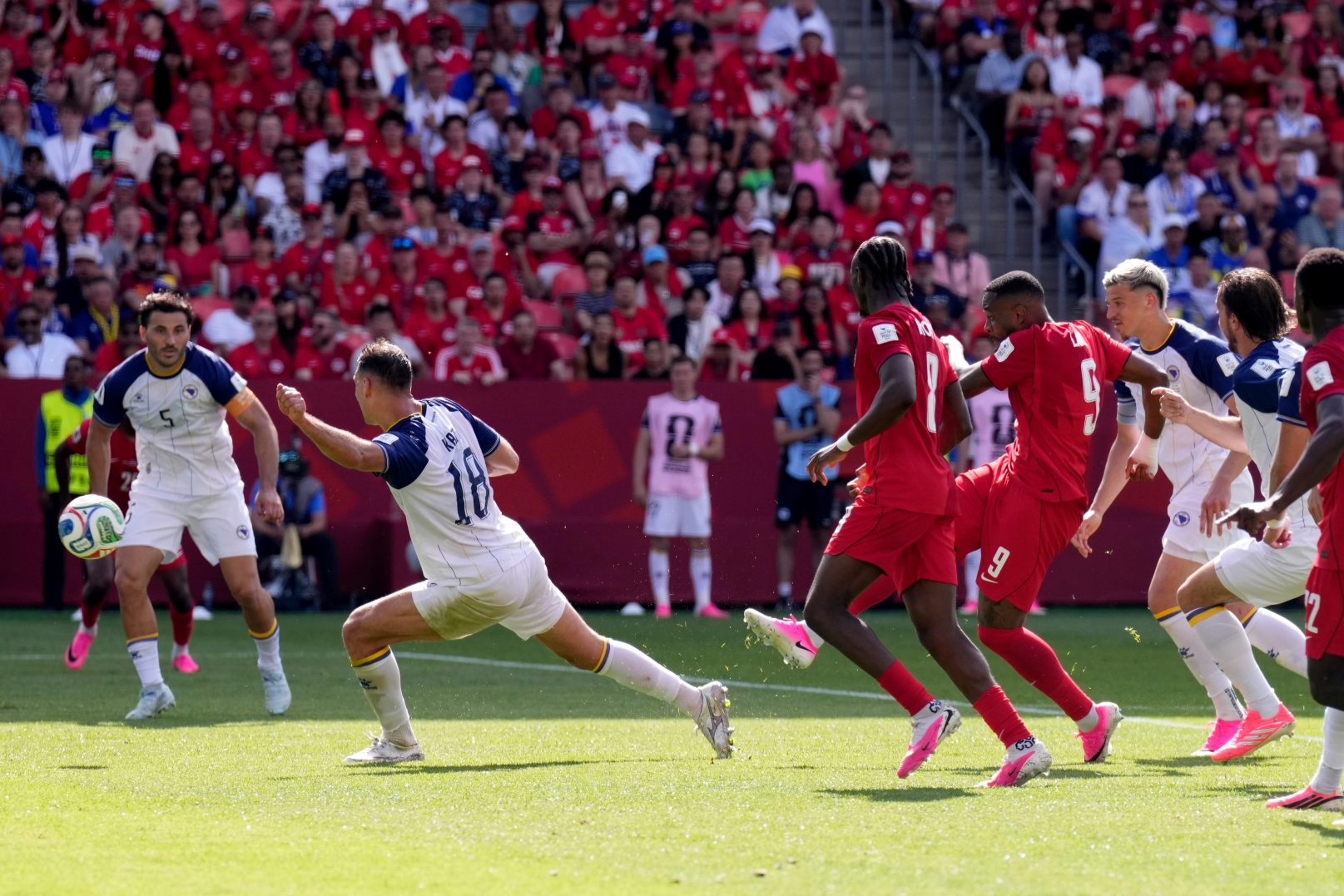 Kết quả World Cup 2026: Canada hòa Bosnia-Herzegovina trong thế trận đôi công